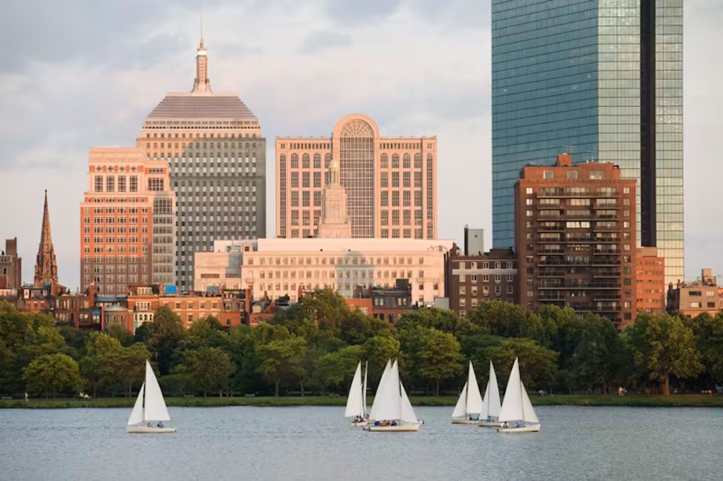 Charles River running route in Boston