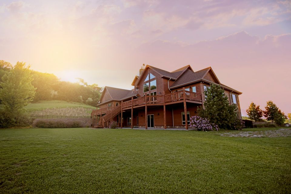 How to Create an Effective Open House Flyer: Why High-Quality Listing Photos Matter